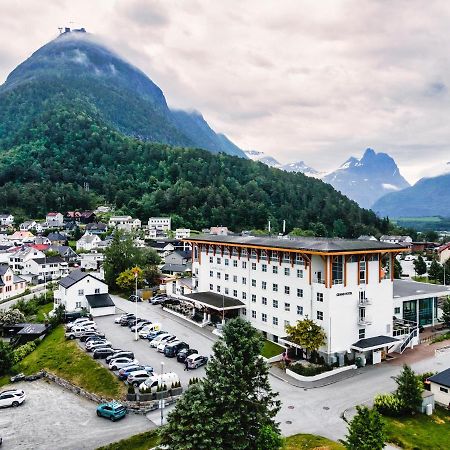 Grand Hotel - By Classic Norway Hotels Andalsnes Bagian luar foto