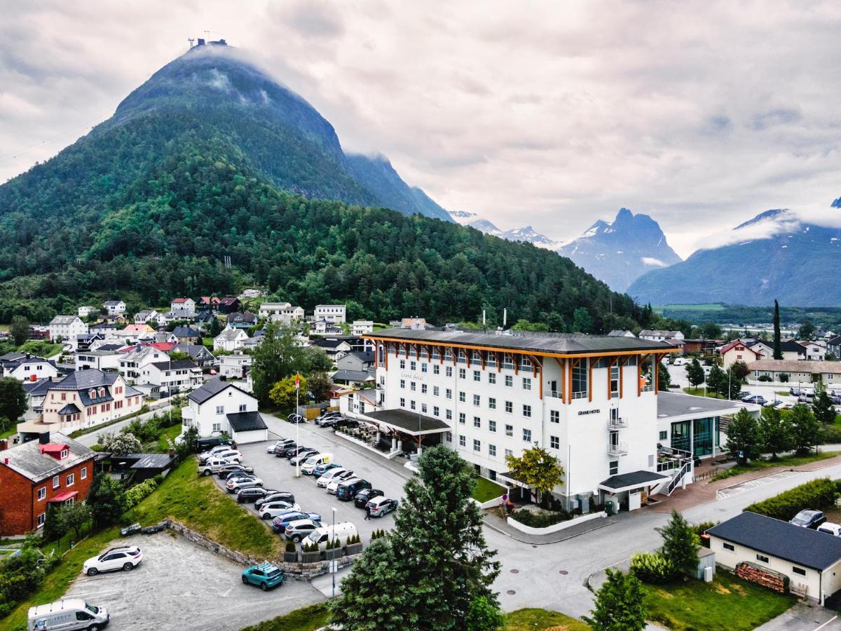 Grand Hotel - By Classic Norway Hotels Andalsnes Bagian luar foto