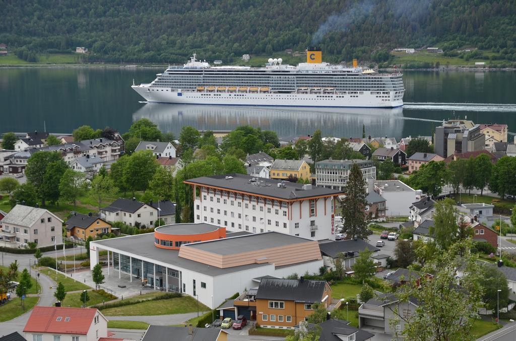 Grand Hotel - By Classic Norway Hotels Andalsnes Bagian luar foto