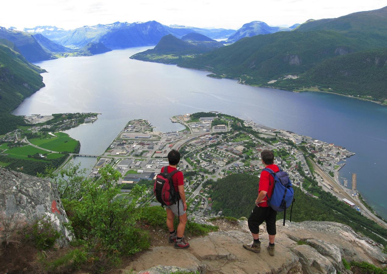 Grand Hotel - By Classic Norway Hotels Andalsnes Bagian luar foto